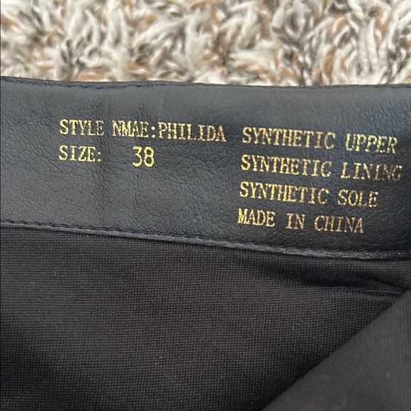 Elegant Black Suede Ankle Boots - Picture 3 of 11